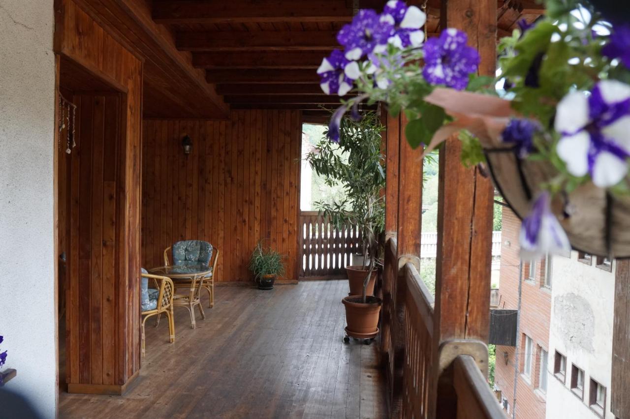 Home With The Veranda ヴェリコ・タルノヴォ エクステリア 写真